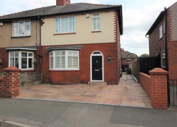Semi-detached house For Sale in Leigh