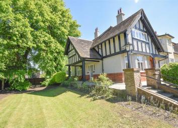Cottage For Sale in Nottingham