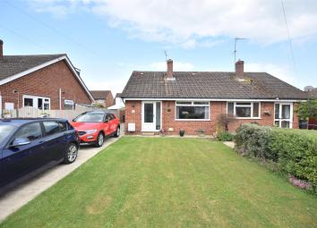Semi-detached bungalow For Sale in Gloucester