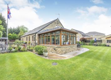 Detached bungalow For Sale in Wakefield