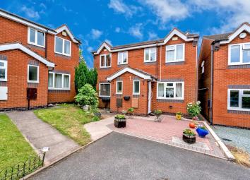 Semi-detached house To Rent in Cannock
