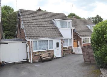 Detached bungalow For Sale in Swadlincote