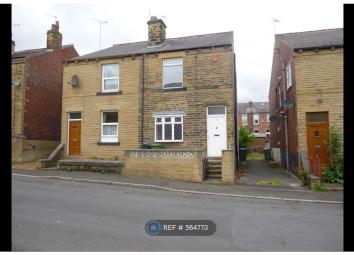 Terraced house To Rent in Batley