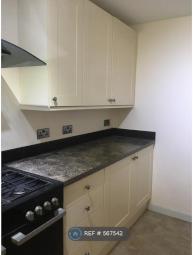 Semi-detached house To Rent in Warwick