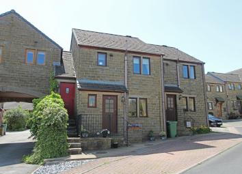 Terraced house For Sale in Holmfirth