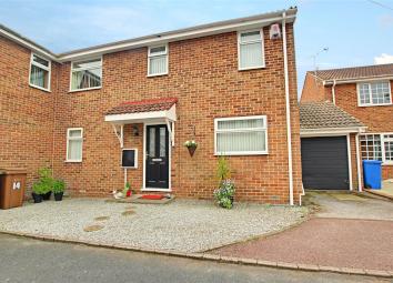 Link-detached house For Sale in Hull