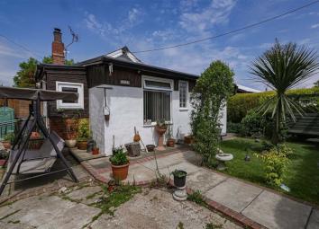 Detached bungalow For Sale in Hull