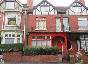 Terraced house For Sale in Dudley