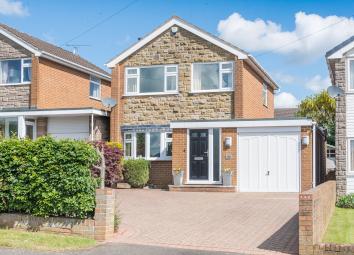 Detached house For Sale in Dronfield