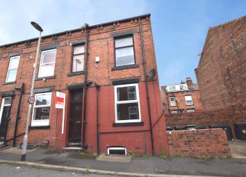 Terraced house For Sale in Leeds