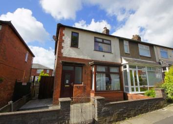 Town house For Sale in Bolton