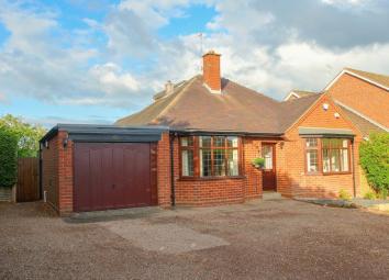 Detached bungalow For Sale in Bromsgrove