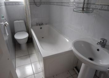 End terrace house To Rent in Bradford