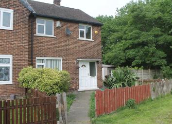 Semi-detached house To Rent in Leigh