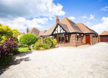 Detached bungalow For Sale in Preston