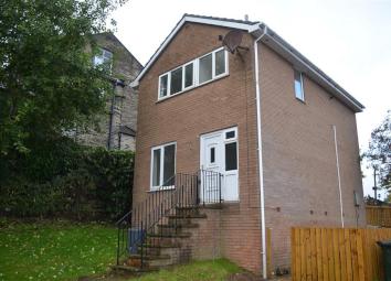 Detached house To Rent in Bradford