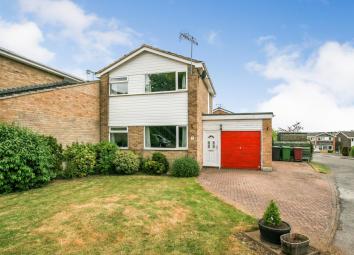 Detached house For Sale in Dronfield