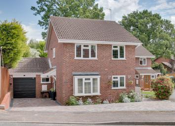 Detached house For Sale in Redditch
