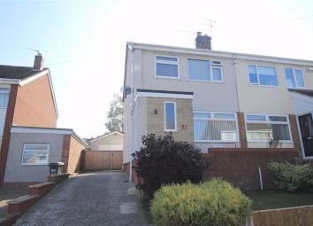 Semi-detached house For Sale in Flint
