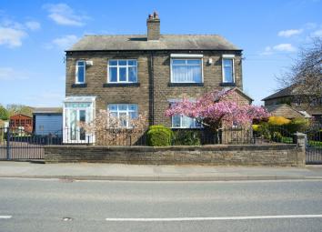 Detached house For Sale in Liversedge