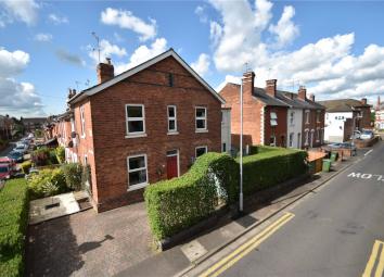 End terrace house For Sale in Worcester