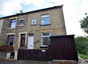 End terrace house For Sale in Halifax