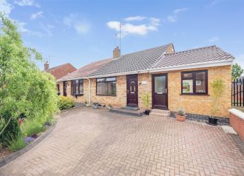 Semi-detached bungalow For Sale in Coventry