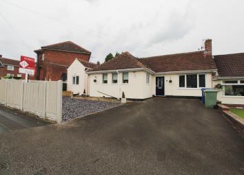 Semi-detached bungalow For Sale in Chesterfield