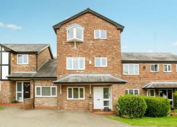 Town house For Sale in Altrincham