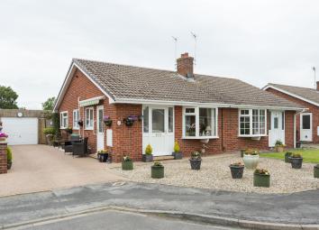 Semi-detached bungalow For Sale in York