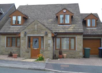 Detached house For Sale in Bradford