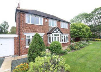 Detached house For Sale in Cottingham