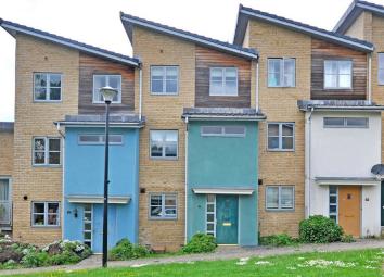 Terraced house For Sale in Cheltenham