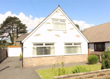 Detached bungalow For Sale in Preston