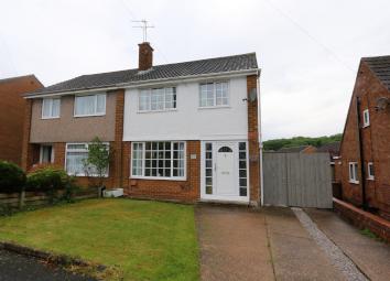 Semi-detached house For Sale in Hull