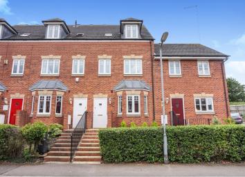 Town house For Sale in Northampton