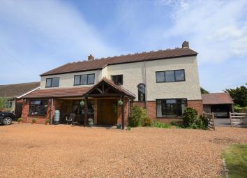 Detached house For Sale in Atherstone