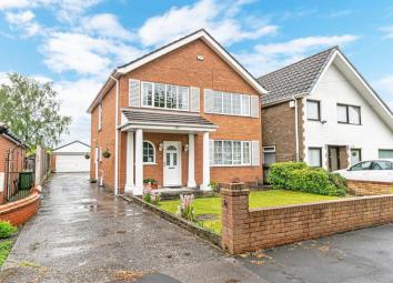 Detached house For Sale in Prescot