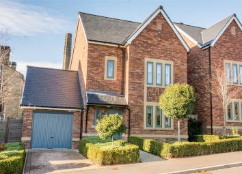 4 Bedroom Detached house to rent
