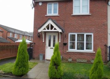 Semi-detached house To Rent in Oldham