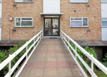 Flat To Rent in Bushey