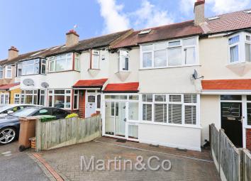 Terraced house For Sale in Morden