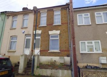 Terraced house For Sale in Chatham