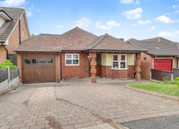 Detached bungalow For Sale in Benfleet
