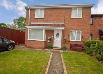 Semi-detached house For Sale in Hull