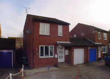 Semi-detached house To Rent in Aylesbury