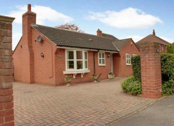 Detached bungalow For Sale in Cottingham