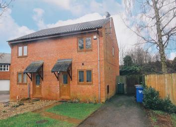 Semi-detached house To Rent in Banbury