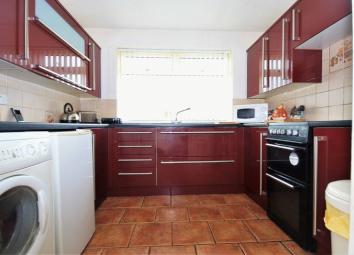Semi-detached bungalow For Sale in Hull