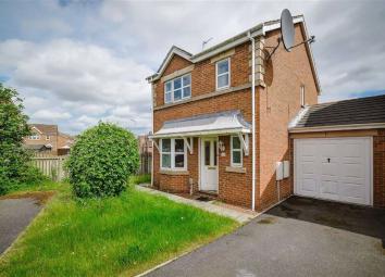 Detached house For Sale in Hull